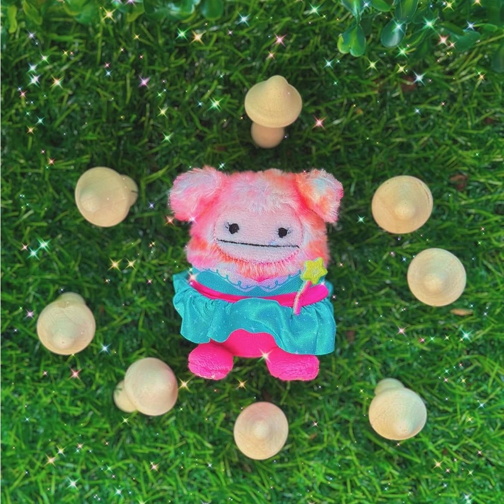 Hailey the Pink BIG FOOT SQUISHVILLE by Squishmallows 3” NWOT 💕🌸💐 - Picture 9 of 16